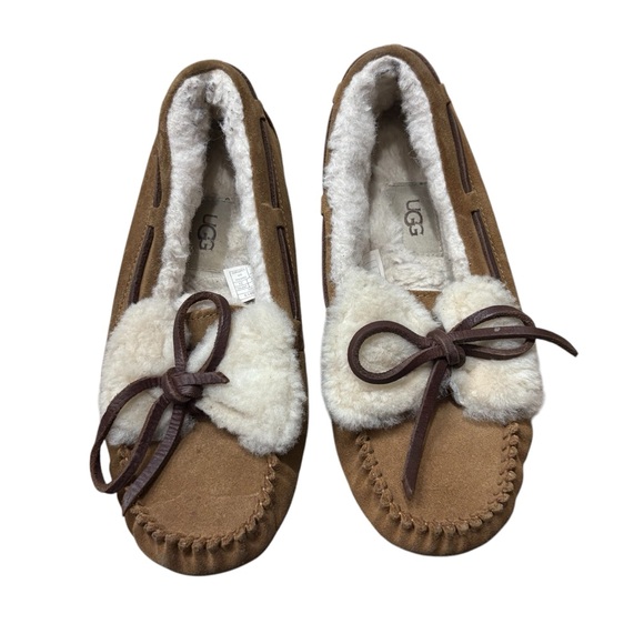 UGG Dakota Slip On Moccasin Slippers in Chestnut Size 7 - Picture 3 of 7